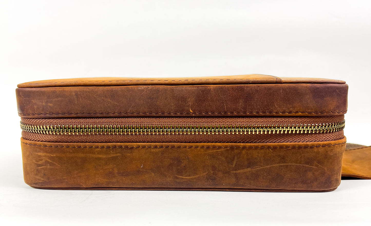 The Herf Crossbody 2.0 – Premium Leather Cigar Case