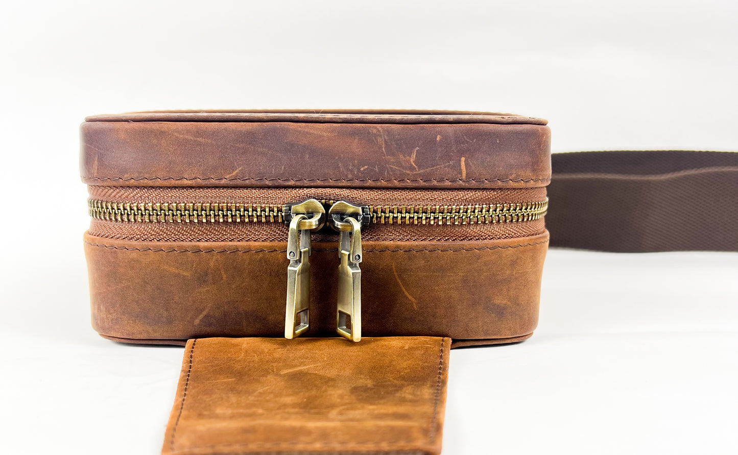 The Herf Crossbody 2.0 – Premium Leather Cigar Case