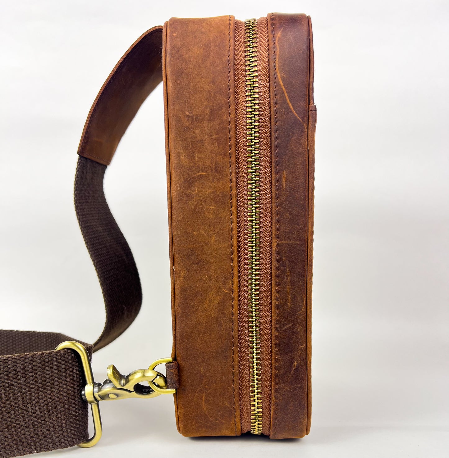The Herf Crossbody 2.0 – Premium Leather Cigar Case