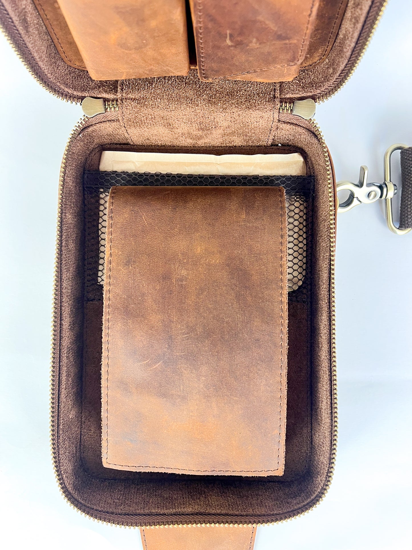 The Herf Crossbody 2.0 – Premium Leather Cigar Case