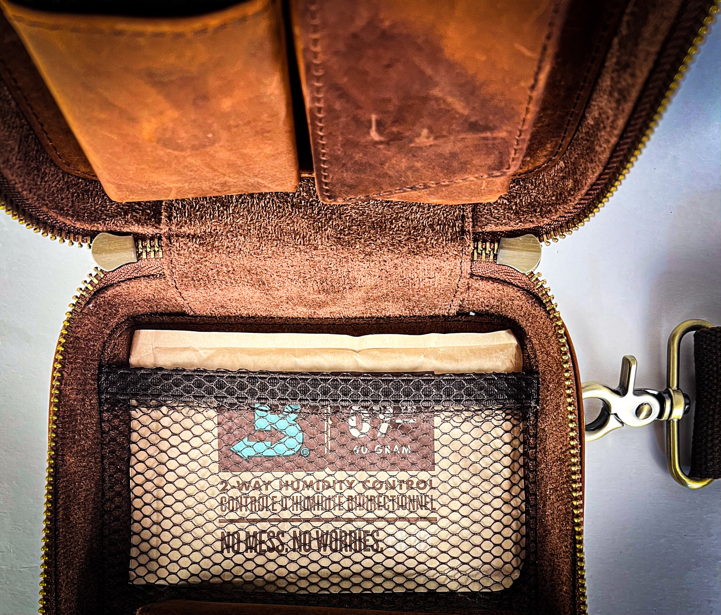 The Herf Crossbody 2.0 – Premium Leather Cigar Case