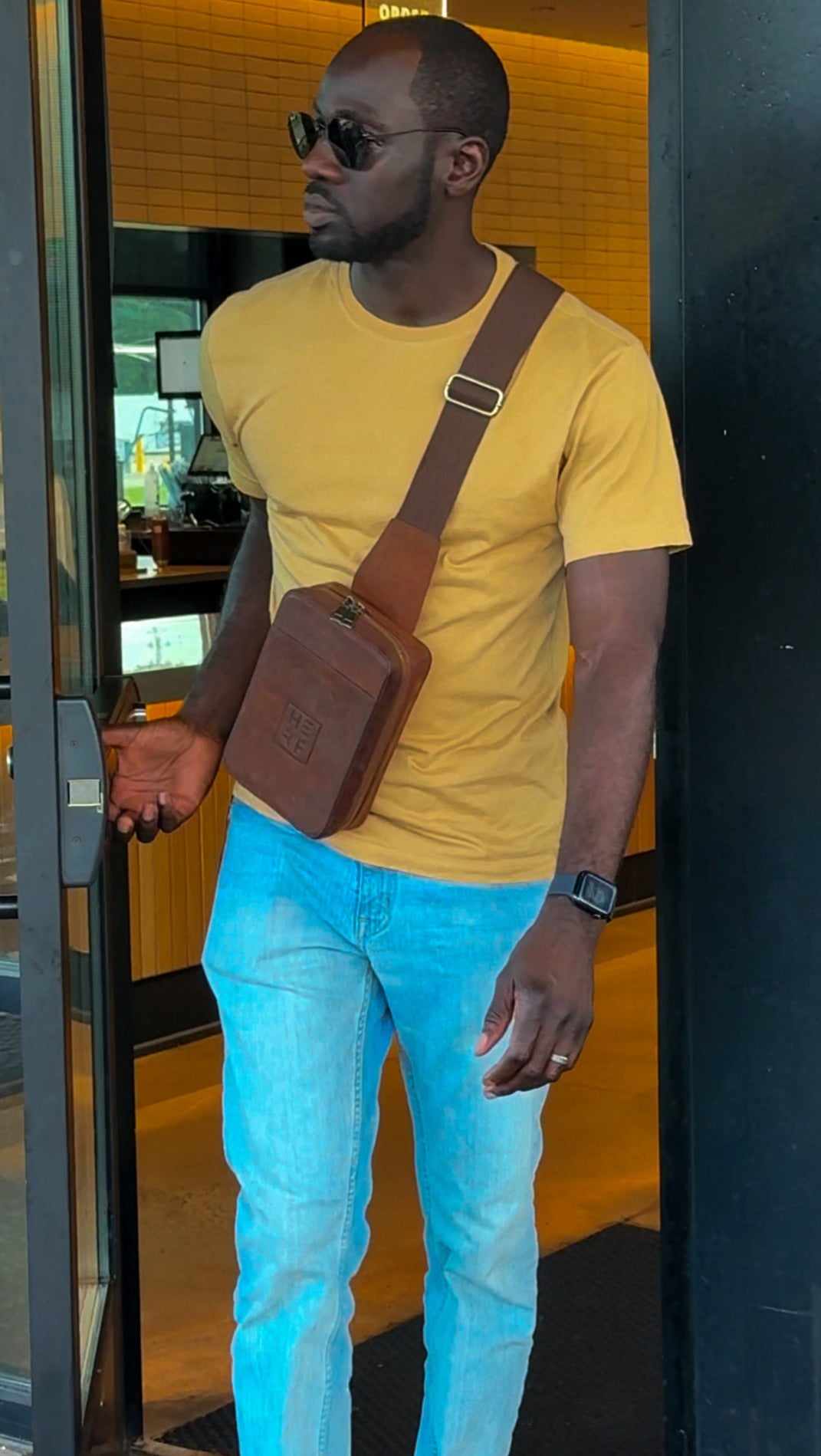 The Herf Crossbody 2.0 – Premium Leather Cigar Case